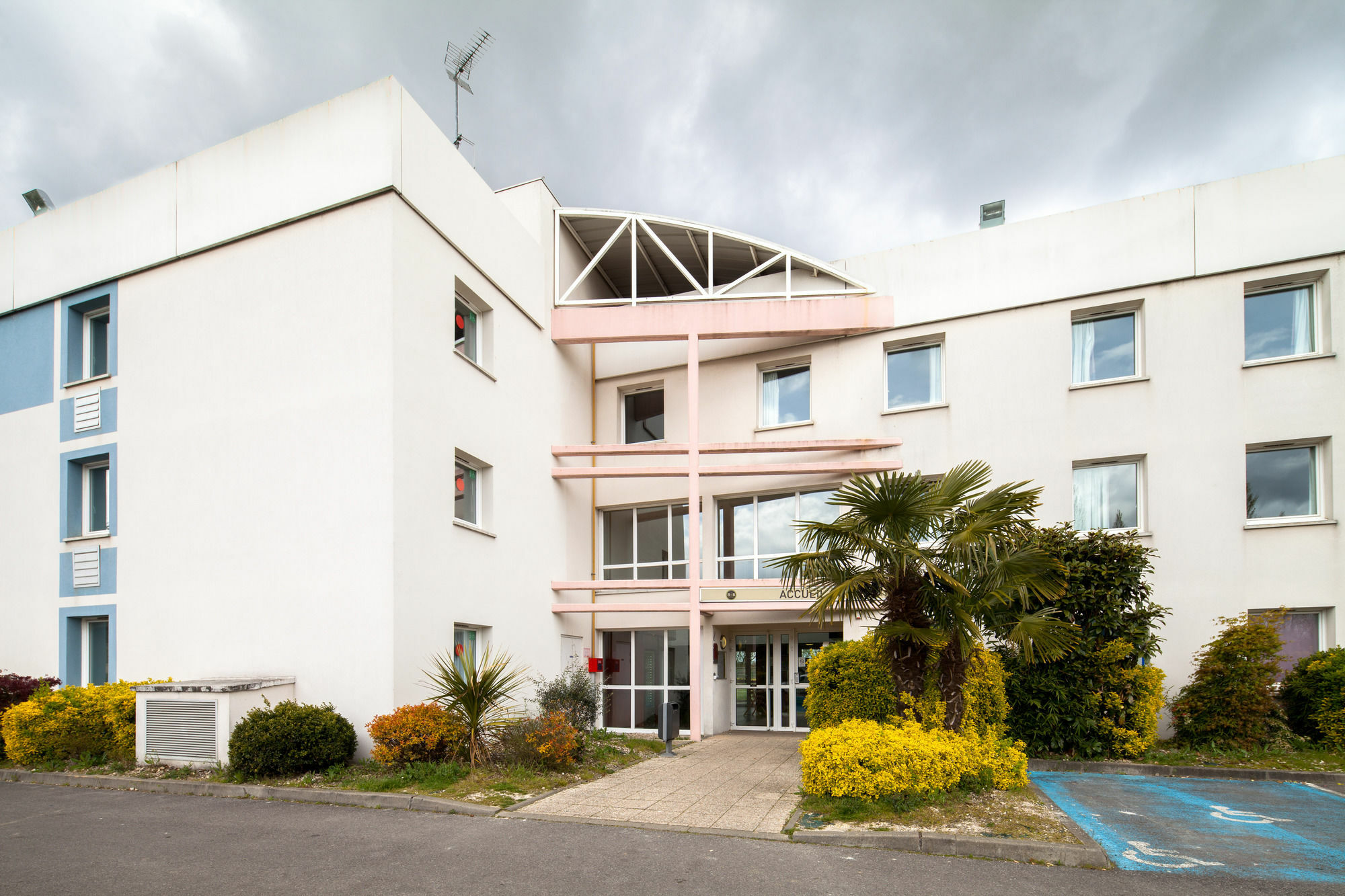 B&B Hotel Beauvais Allonne  Экстерьер фото